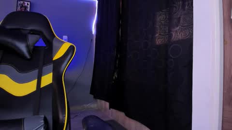 alexgiraldo__ online show from November 5, 12:40 pm