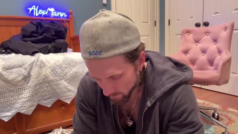 Snapshot of alexmanndickerson chatting on December 4, 2:42 am Alex Mann online show from December 4, 2:42 am