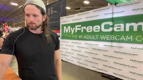 Snapshot of alexmanndickerson chatting on December 6, 10:30 pm Alex Mann online show from December 6, 10:30 pm