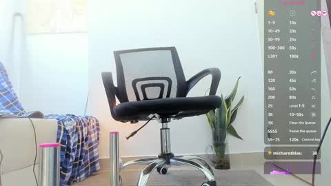 Alex A online show from December 3, 9:10 pm