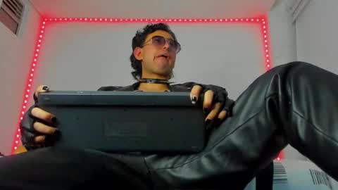 Snapshot of alexxx_savage chatting on September 21, 4:01 am Alexander online show from September 21, 4:01 am