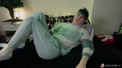 Snapshot of alfiegreenxxx chatting on December 11, 11:21 pm Alfie Green online show from December 11, 11:21 pm