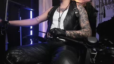   online show from February 10, 6:35 pm