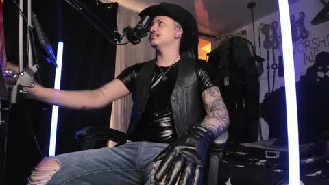   online show from December 27, 4:00 pm