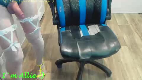 Allie online show from September 27, 4:27 pm