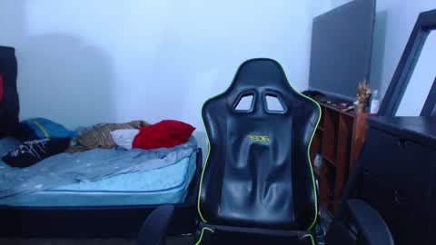 Snapshot of alonxoo chatting on December 8, 12:29 am alonxoo online show from December 8, 12:29 am