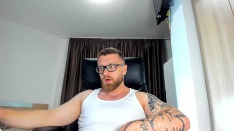 Alphaalexxx Lets reach Me 100 thumbs up online show from June 26, 7:38 pm