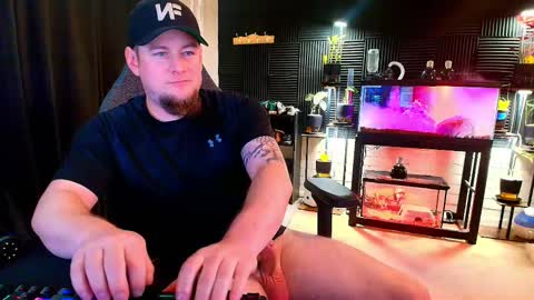 Snapshot of alphanuts101 chatting on October 3, 5:40 pm Ryno online show from October 3, 5:40 pm