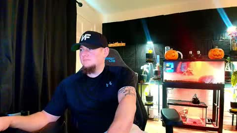 Snapshot of alphanuts101 chatting on October 17, 5:50 pm Ryno online show from October 17, 5:50 pm