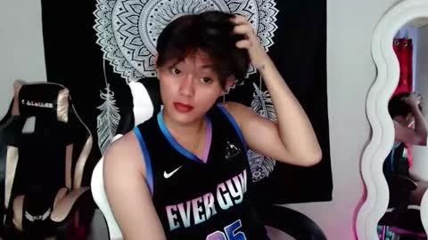 Alyx online show from February 5, 2:05 pm