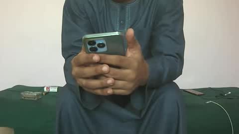 Snapshot of amir_elaraby chatting on October 1, 3:05 pm Amir online show from October 1, 3:05 pm