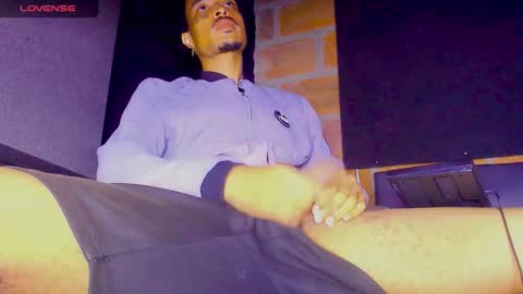 Snapshot of anaconda_blackk chatting on October 25, 1:24 pm anaconda_blackk online show from October 25, 1:24 pm