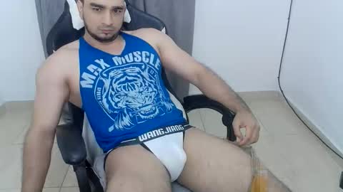 Snapshot of andres180950734 chatting on October 25, 11:23 am andres180950734 online show from October 25, 11:23 am