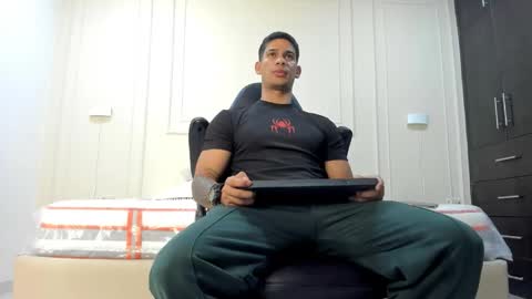 andres_stud online show from May 26, 3:35 am