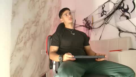 Snapshot of andres_stud chatting on October 26, 4:36 am andres_stud online show from October 26, 4:36 am
