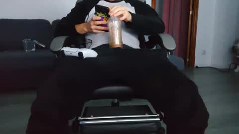 Snapshot of andreudickhard91 chatting on December 21, 11:45 pm Andreu online show from December 21, 11:45 pm