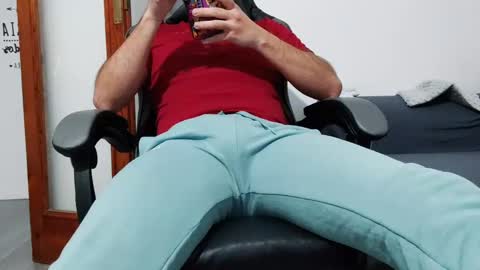 Snapshot of andreudickhard91 chatting on March 3, 2:10 pm Andreu online show from March 3, 2:10 pm