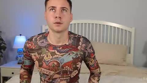 Snapshot of andrew2305 chatting on October 18, 8:41 am Justin Andrew online show from October 18, 8:41 am