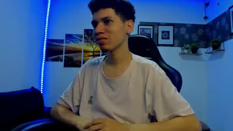 andrew_2811 online show from October 28, 12:13 am