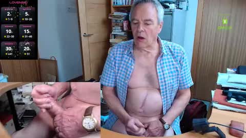 Snapshot of andrew_9999 chatting on October 5, 1:59 pm Andrew online show from October 5, 1:59 pm