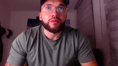 andrew_holden__ online show from November 17, 11:41 pm