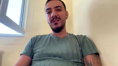 Snapshot of andrewbanner chatting on September 15, 5:53 am MasterRomania  online show from September 15, 5:53 am