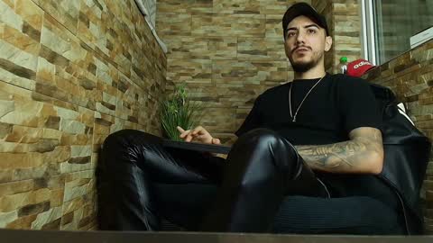 Snapshot of andrewbanner chatting on January 25, 4:56 am MasterRomania  online show from January 25, 4:56 am