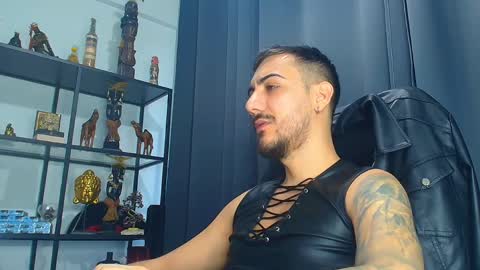 Snapshot of andrewbanner chatting on March 3, 5:18 am MasterRomania  online show from March 3, 5:18 am