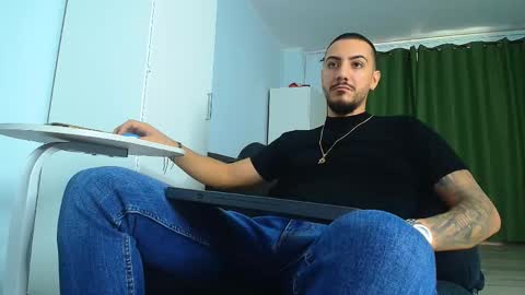 Snapshot of andrewbanner chatting on September 30, 8:51 am MasterRomania  online show from September 30, 8:51 am