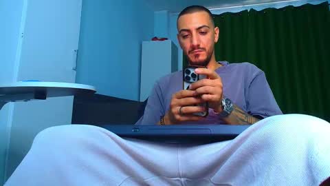 Snapshot of andrewbanner chatting on September 27, 8:34 am MasterRomania  online show from September 27, 8:34 am