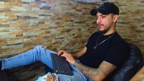 Snapshot of andrewbanner chatting on December 10, 7:58 am MasterRomania  online show from December 10, 7:58 am