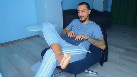 Snapshot of andrewbanner chatting on October 9, 7:13 am MasterRomania  online show from October 9, 7:13 am