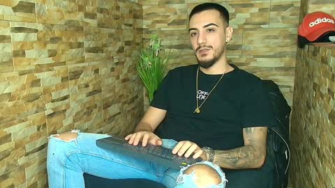 Snapshot of andrewbanner chatting on January 22, 4:34 am MasterRomania  online show from January 22, 4:34 am