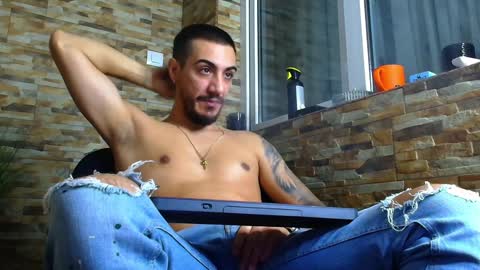 Snapshot of andrewbanner chatting on January 9, 4:41 am MasterRomania  online show from January 9, 4:41 am