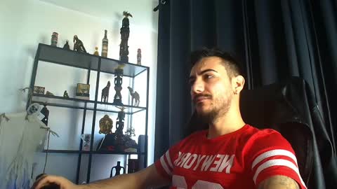 Snapshot of andrewbanner chatting on March 10, 5:43 am MasterRomania  online show from March 10, 5:43 am