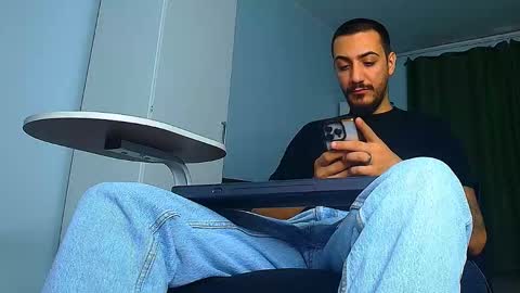 Snapshot of andrewbanner chatting on October 14, 6:09 am MasterRomania  online show from October 14, 6:09 am