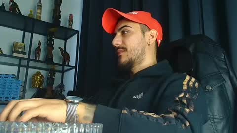 Snapshot of andrewbanner chatting on February 18, 5:42 am MasterRomania  online show from February 18, 5:42 am
