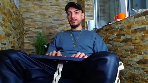 Snapshot of andrewbanner chatting on December 28, 4:19 am MasterRomania  online show from December 28, 4:19 am