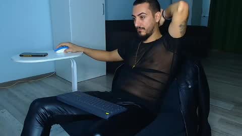 Snapshot of andrewbanner chatting on October 11, 7:34 am MasterRomania  online show from October 11, 7:34 am