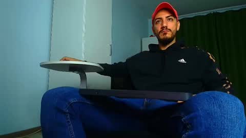 Snapshot of andrewbanner chatting on October 7, 5:00 am MasterRomania  online show from October 7, 5:00 am