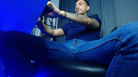 Snapshot of andrewbanner chatting on February 7, 5:20 am MasterRomania  online show from February 7, 5:20 am