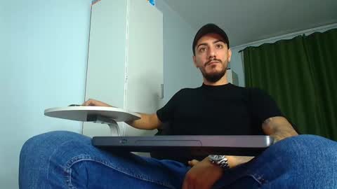 Snapshot of andrewbanner chatting on October 8, 7:13 am MasterRomania  online show from October 8, 7:13 am