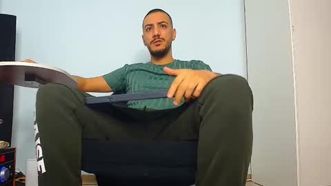 Snapshot of andrewbanner chatting on October 20, 4:49 am MasterRomania  online show from October 20, 4:49 am
