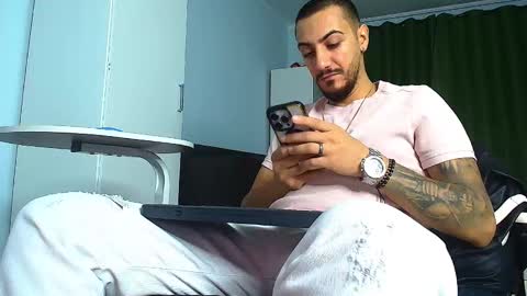 Snapshot of andrewbanner chatting on October 3, 5:34 am MasterRomania  online show from October 3, 5:34 am
