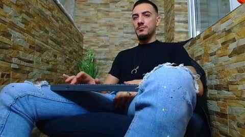 Snapshot of andrewbanner chatting on January 17, 5:00 am MasterRomania  online show from January 17, 5:00 am