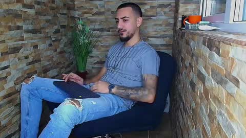 Snapshot of andrewbanner chatting on December 16, 5:06 am MasterRomania  online show from December 16, 5:06 am
