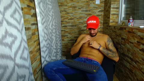 Snapshot of andrewbanner chatting on December 4, 4:43 am MasterRomania  online show from December 4, 4:43 am