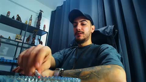 Snapshot of andrewbanner chatting on March 5, 6:33 am MasterRomania  online show from March 5, 6:33 am