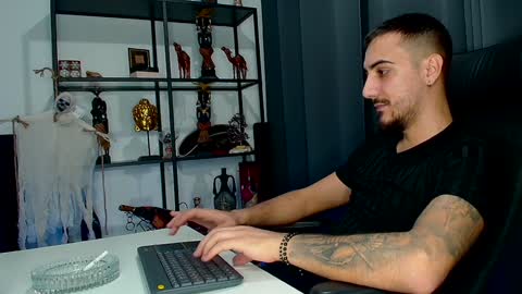 Snapshot of andrewbanner chatting on February 3, 6:07 pm MasterRomania  online show from February 3, 6:07 pm