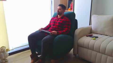 Andrew online show from December 4, 4:38 pm